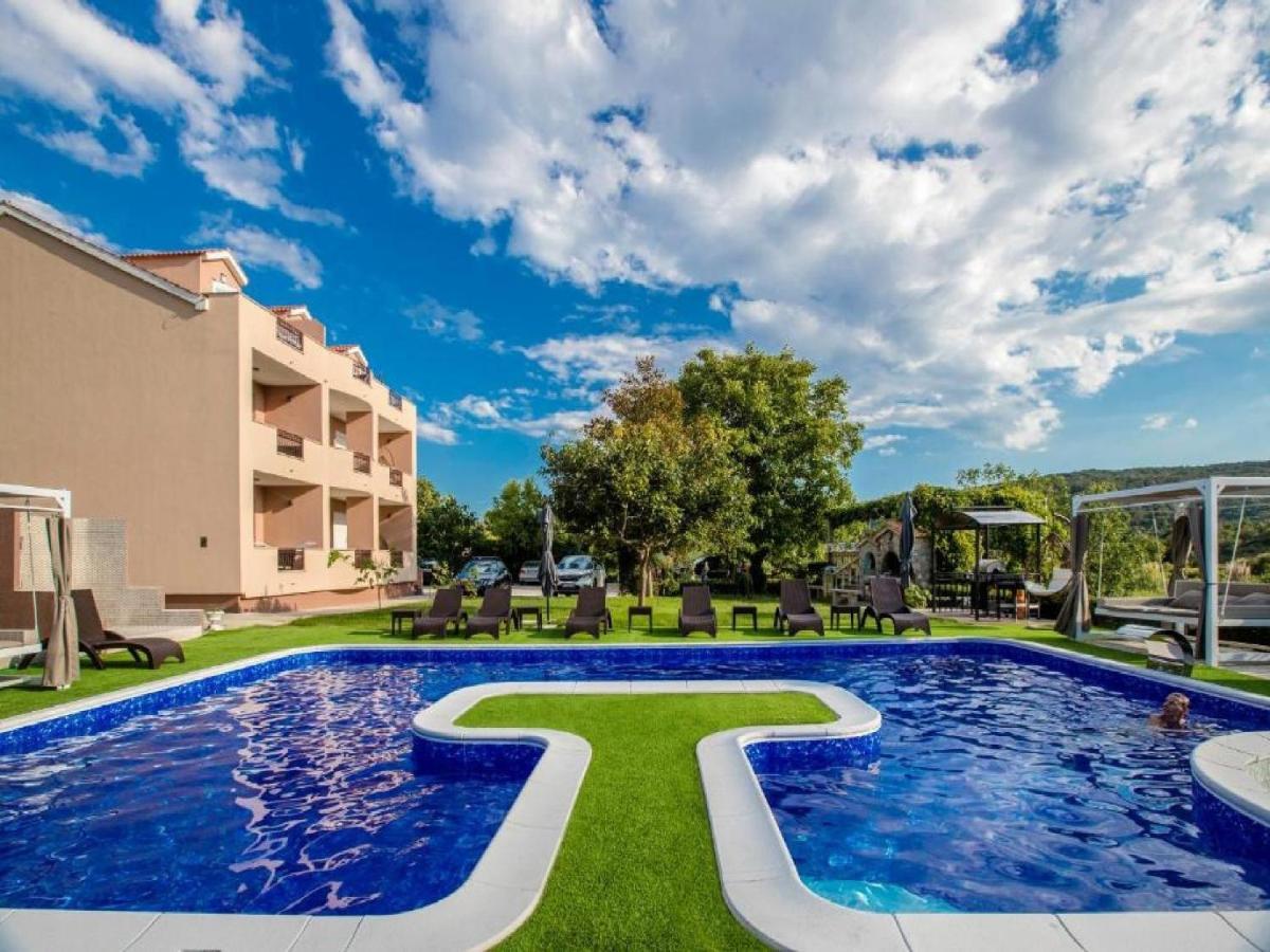 Apartments Villa Subic Kampor Ngoại thất bức ảnh